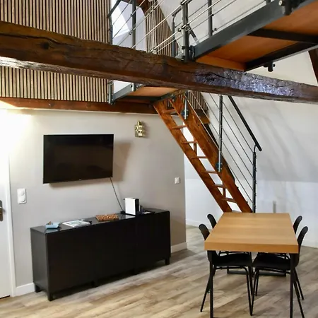 Les Marais Omaha Apartment *